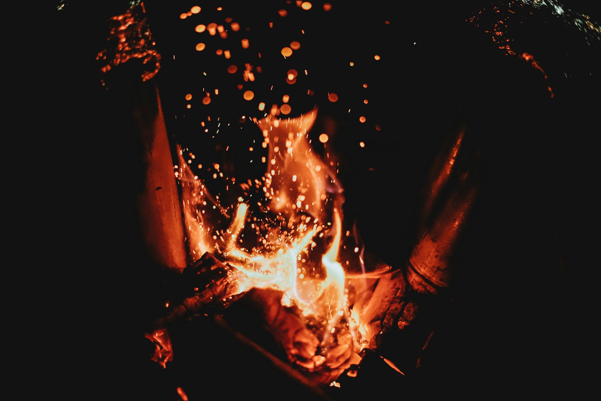 fire-spark https://unsplash.com/photos/bonfire-CArYS_H6w-w