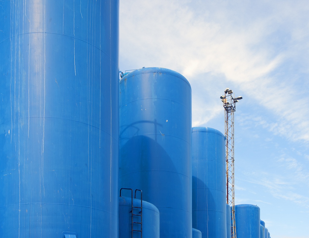 oil or gas stogare blue tanks