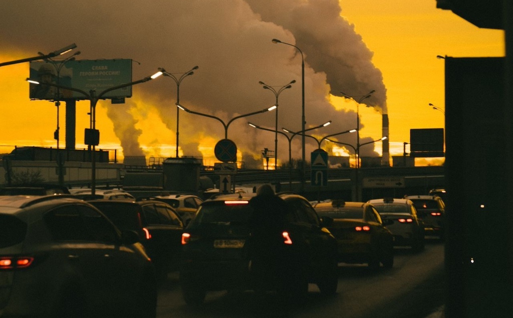 industry-smoke-over-cars-in-traffic-jam-at-sunset industry smoke over cars in traffic jam at sunset